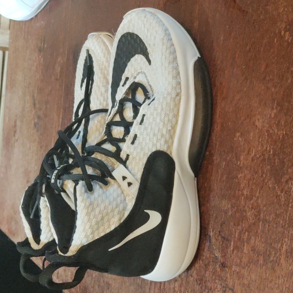 Nike Zoom Rize Hightops Size 8.5